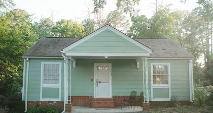 The Mockingbird Crew House - 3 Bedroom, 2 Bath home in North Fondren