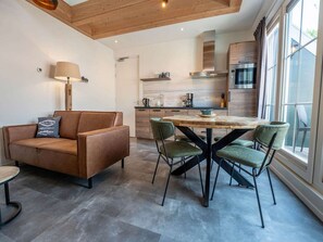 House | Private kitchen | Electric kettle - Nice Apartment on Ameland With Balcony/terrace (Buren)