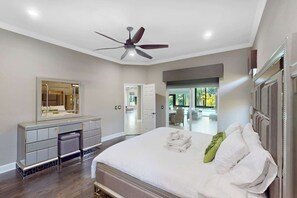 4 多间卧室、办公桌、熨斗/熨衣板、旅行婴儿床