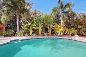 A heated pool - Spacious home w/ pool & sauna (Riverview)