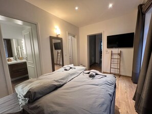 Nhà | 2 phòng ngủ, trang bị nội thất với thiết kế riêng biệt 