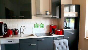 House | Private kitchen | Electric kettle, toaster, highchair