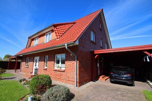 House | Exterior - Familienfreundliche Haushaelfte in Alt Bukow (Alt Bukow)