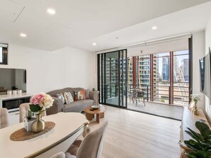 Living area - Stunning CityView 2B Apt. Location/Pool/Gym/Parking (South Brisbane)