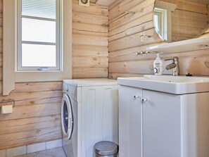 House | Bathroom - 6 Person Holiday Home in Ronne (Ronne)