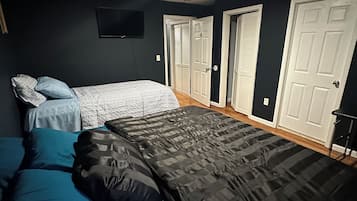 Down duvets, free WiFi, bed sheets