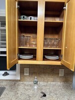 Standard Double or Twin Room, 1 King Bed, Non Smoking, Private Bathroom | Shared kitchen | Full-size fridge, microwave, oven, stovetop