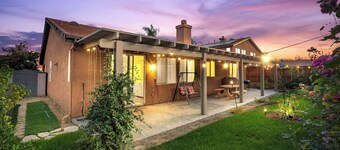 Pet Friendly 4 BR Home, Perfect for Monthly Stays. Near Wineries & Restaurants!