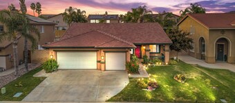 Pet Friendly 4 BR Home, Perfect for Monthly Stays. Near Wineries & Restaurants!