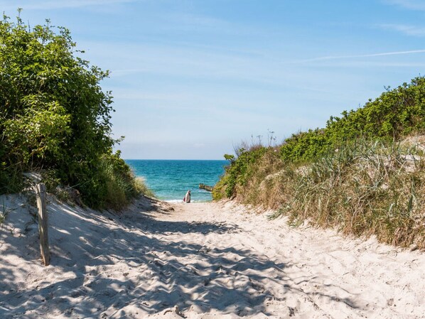 Beach - Holiday Apartment in Otseebad Wustrow (Ostseebad Wustrow)