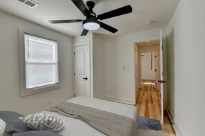 3 bedrooms, iron/ironing board, WiFi, bed sheets