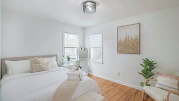 2 habitaciones, escritorio, tabla de planchar con plancha y wifi