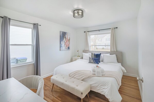 2 bedrooms, desk, iron/ironing board, WiFi