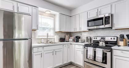 Modern Luxury - Heart of Cuyahoga Falls