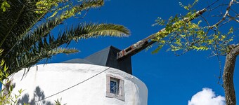 Ericeira Windmill por Hopstays | Refugio Salvaje