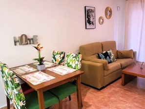 Apartment | Dining