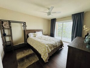 5 bedrooms, iron/ironing board, WiFi, bed sheets