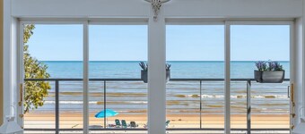 Modern | Beachfront | Sleeps 10