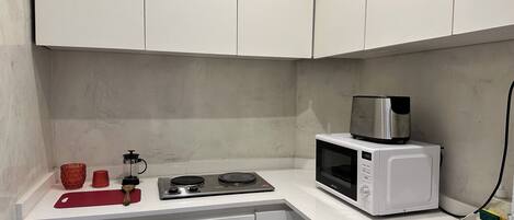 Microwave, coffee/tea maker, toaster