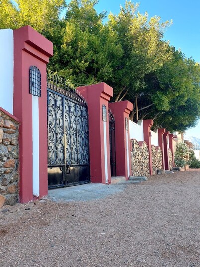 Red Oasis - 3 Bed Rooms / 3 Bath Rooms Villa