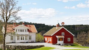 A white house with a red-roofed barn in a rural setting. - 6 Person Holiday Home in Hedekas-by Traum (Hedekas)