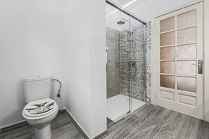 Douche, serviettes fournies