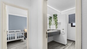A modern bathroom with a white sink, mirror, and green plants. - Casa Nadal | Holiday Home in Playa Honda - Lanzarote (Playa Honda)