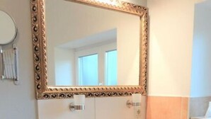 Apartment | Bathroom - Holiday Apartment at the Apple Tree (Faßberg)