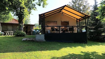 Tent | Exterior