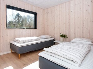 House | 4 bedrooms - 10 Person Holiday Home in Glesborg-by Traum (Glesborg)