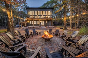 Terrace/patio - Lake Harmony Access - 8min to Ski, Arcade, Firepit, Outdoor Griddle, Swim/Beach (Lake Harmony)