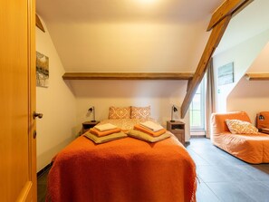 Villa | 4 bedrooms, individually furnished, bed sheets - Comfortable Home for a Group With a Large Garden (Diksmuide)