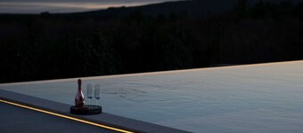 Stylish Stay With Hot Tub