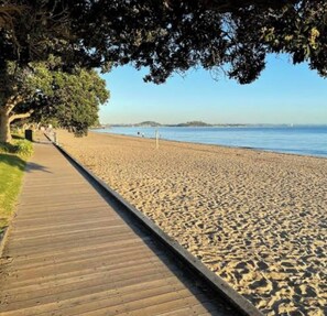Playa en los alrededores y toallas de playa 