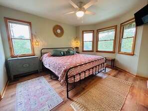 3 bedrooms, iron/ironing board, free WiFi, bed sheets - Colorful Carova Beach Oasis. Pet friendly with a Pool! 4x4 (Corolla)