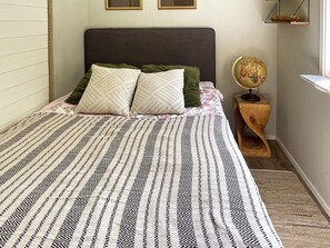 House | 2 bedrooms, individually furnished