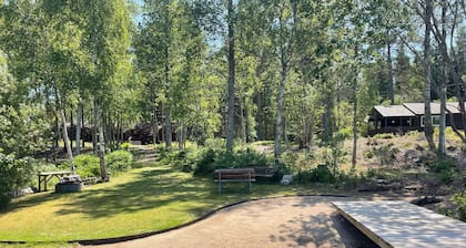 Bright Holiday House by the Lake