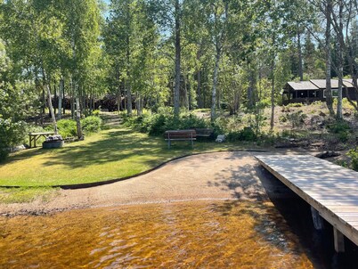 Bright Holiday House by the Lake
