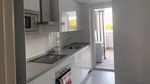 Apartment | Private kitchen - Belvilla by OYO Apartamento Port Avenue (Marbella)
