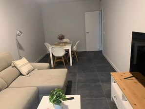 Apartment | Dining - Belvilla by OYO Apartamento Port Avenue (Marbella)