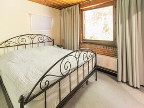 Bungalow | 1 bedroom, individually furnished, bed sheets - Lovely Chalet in Arendonk With Terrace (Oud-Turnhout)