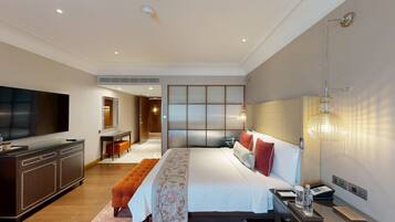 Room (The Nizam) | Premium bedding, minibar, in-room safe, desk