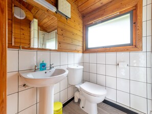 Towels - Lodge 2 - Hot Tub by Interhome (Launceston)