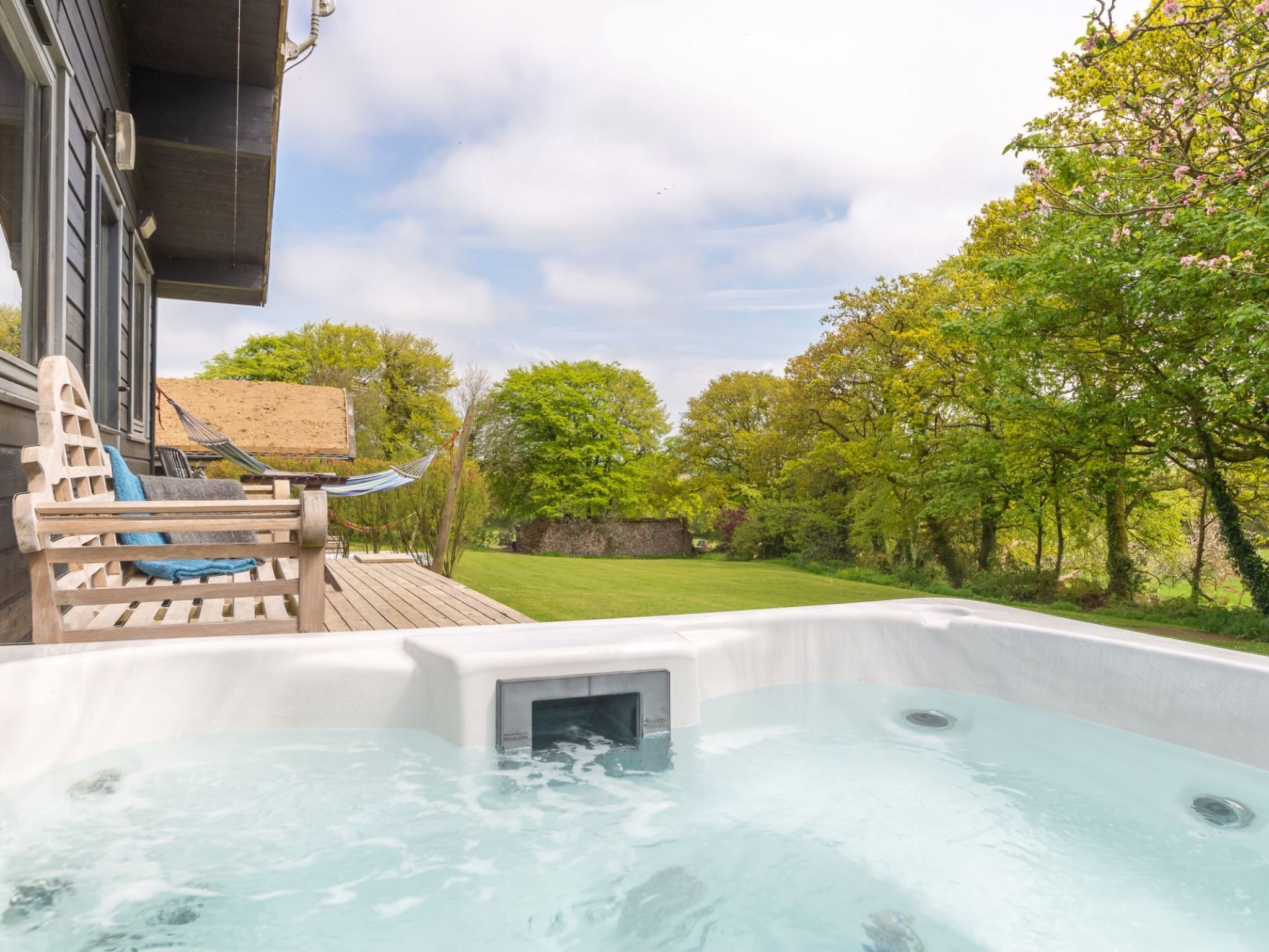 Outdoor spa tub