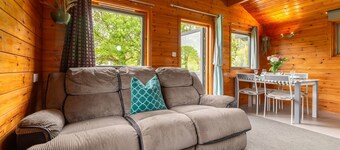 Lodge 4 - Hot Tub Lodge by Interhome