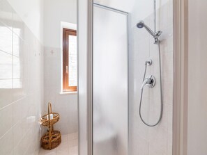 Apartment | Bathroom - Belvilla by OYO Casa Castiglia (Polino)