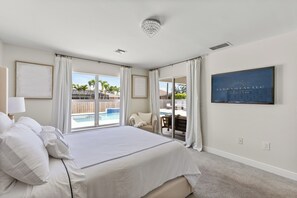 3 Schlafzimmer, Schreibtisch, Bügeleisen/Bügelbrett, Reisekinderbett