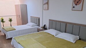 Premium bedding, down comforters, WiFi (free), individually decorated - NLM EXPRESS HOTEL (Iquique)