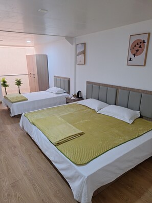 Premium bedding, down comforters, individually decorated - NLM EXPRESS HOTEL (Iquique)