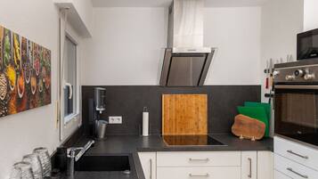 House | Private kitchen | Oven, electric kettle, toaster, cookware/dishes/utensils